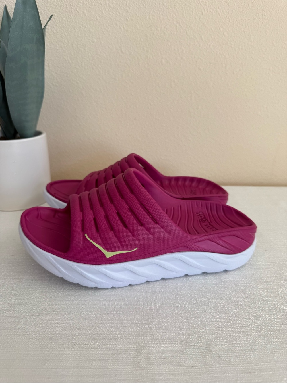 HOKA One One Women’s Berry Slide Sandals - Lightweight Comfort - Picture 6 of 12